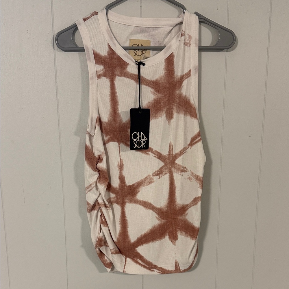 Chaser NWT Small Cream Tank Top with Rust Starburst Tie-Dye